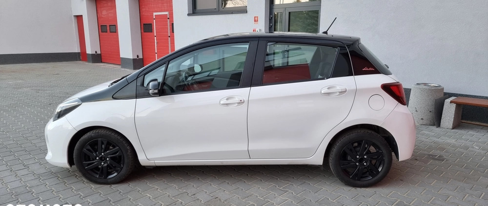 Toyota Yaris cena 28500 przebieg: 208000, rok produkcji 2015 z Warszawa małe 67